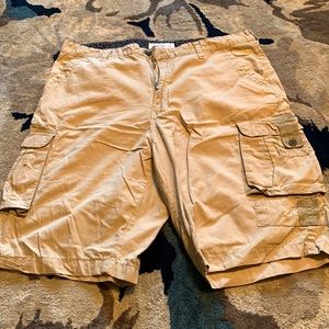 Men’s size 40 khaki cargo shorts